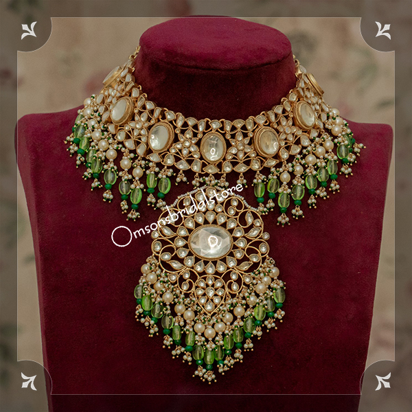 OVAL BIG KUNDAN NECKLACE WITH RUSSIAN GREEN DROPS
