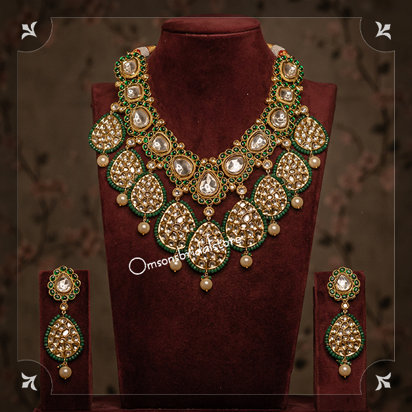 KUNDAN NECKLACE WITH EMERALD SMALL BEADS